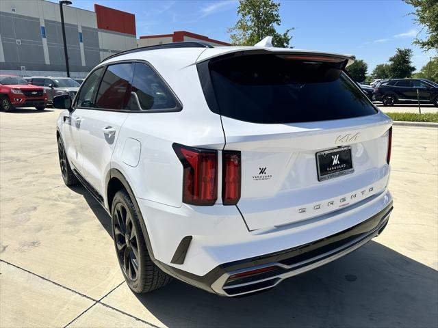 Photo of 2022 Glacial White Pearl Kia Sorento