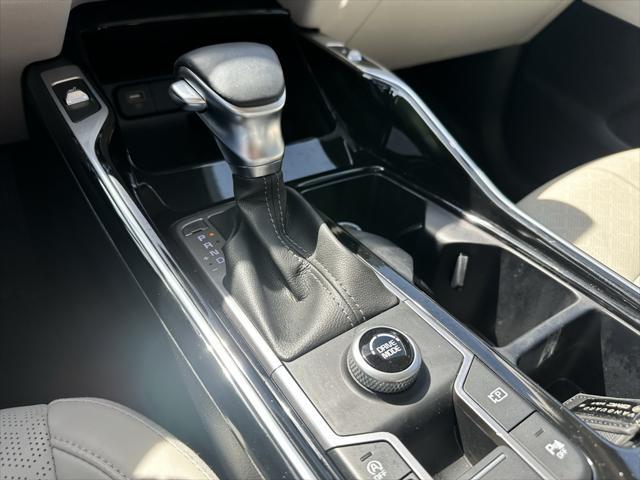Photo of 2022 Glacial White Pearl Kia Sorento