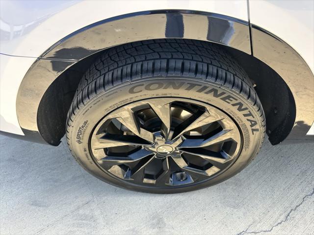Photo of 2022 Glacial White Pearl Kia Sorento
