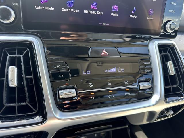 Photo of 2022 Glacial White Pearl Kia Sorento