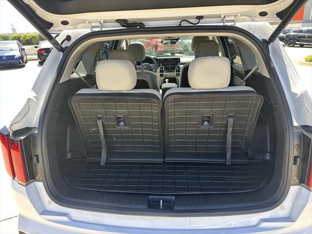 Photo of 2022 Glacial White Pearl Kia Sorento