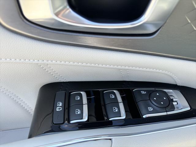 Photo of 2022 Glacial White Pearl Kia Sorento