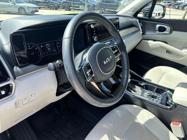 Photo of 2022 Glacial White Pearl Kia Sorento