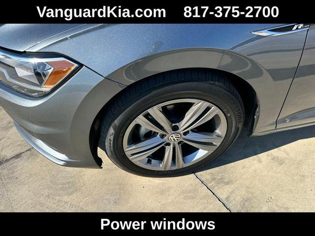 Photo of 2021 Platinum Gray Metallic Volkswagen Jetta