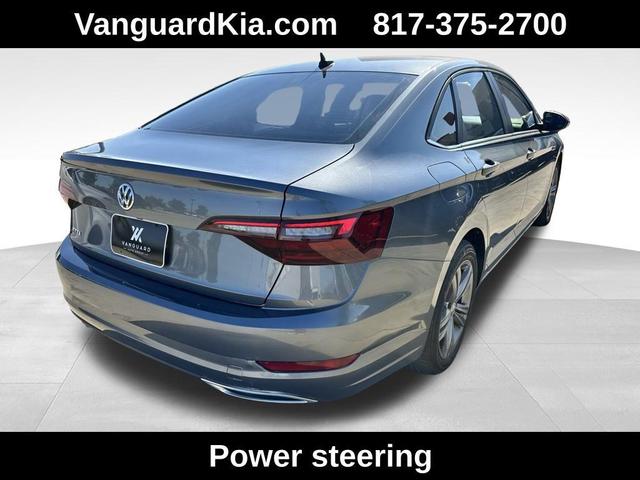 Photo of 2021 Platinum Gray Metallic Volkswagen Jetta