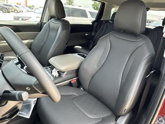 Photo of 2025 Flare Red Kia Carnival