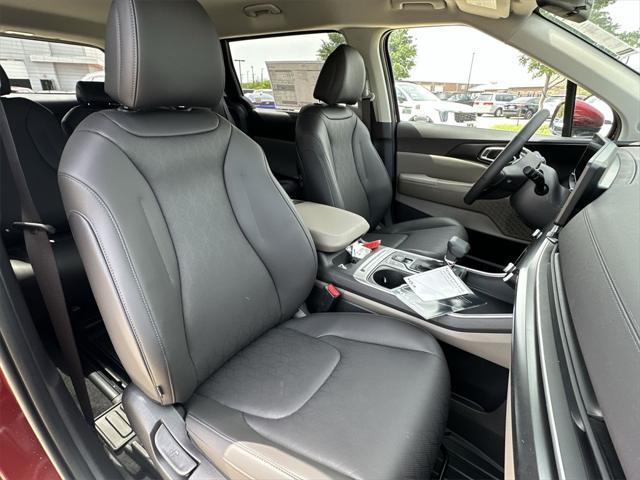 Photo of 2025 Flare Red Kia Carnival