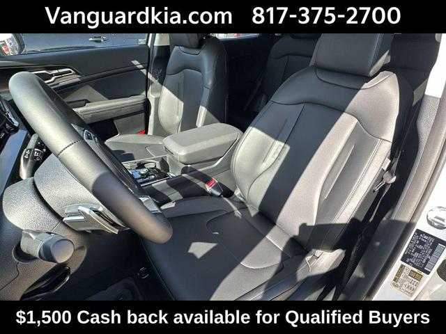 Photo of 2025 Snow White Pearl Kia Sportage Hybrid