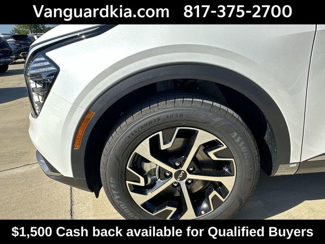 Photo of 2025 Snow White Pearl Kia Sportage Hybrid