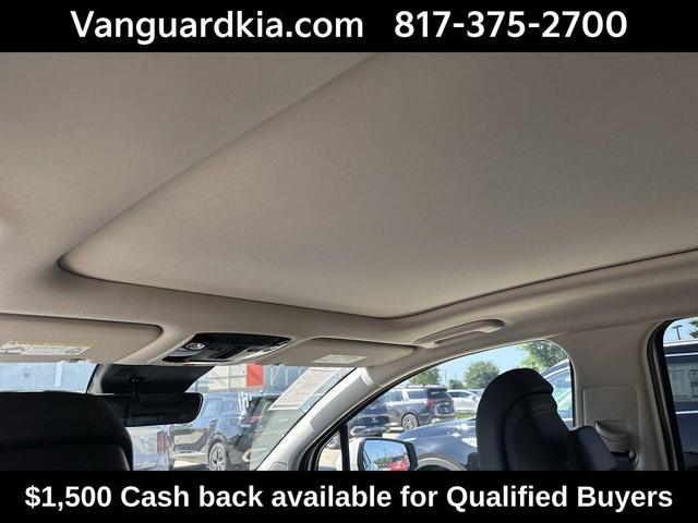 Photo of 2025 Snow White Pearl Kia Sportage Hybrid