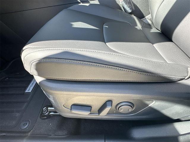 Photo of 2025 Snow White Pearl Kia Sportage Hybrid