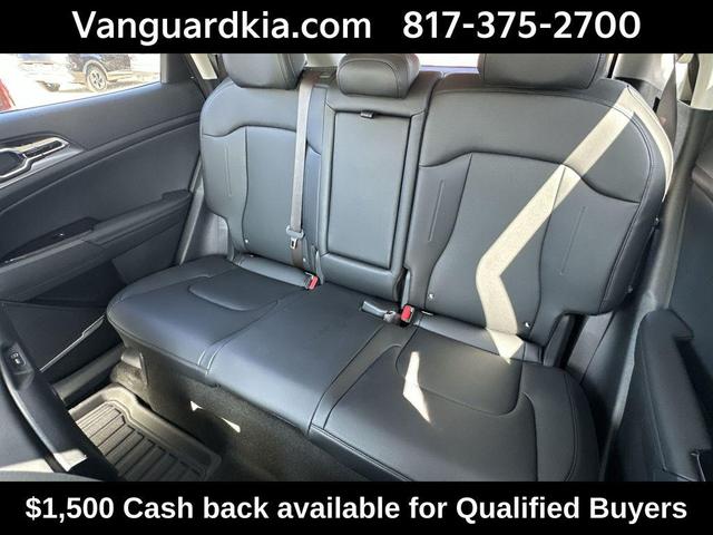 Photo of 2025 Snow White Pearl Kia Sportage Hybrid