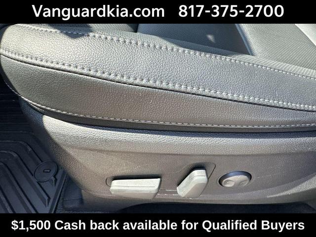 Photo of 2025 Everlasting Silver Kia Telluride