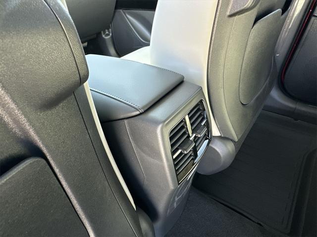 Photo of 2025 Runway Red Kia Niro
