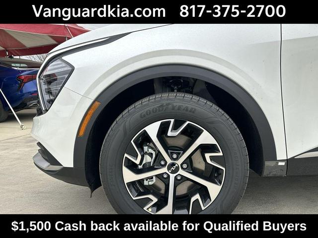 Photo of 2025 Snow White Pearl Kia Sportage Hybrid