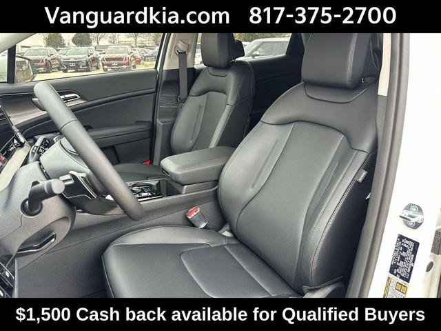 Photo of 2025 Snow White Pearl Kia Sportage Hybrid