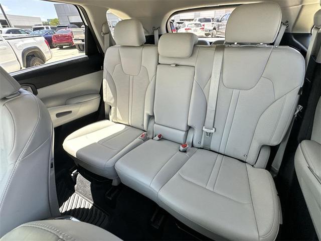 Photo of 2025 Glacial White Pearl Kia Sorento
