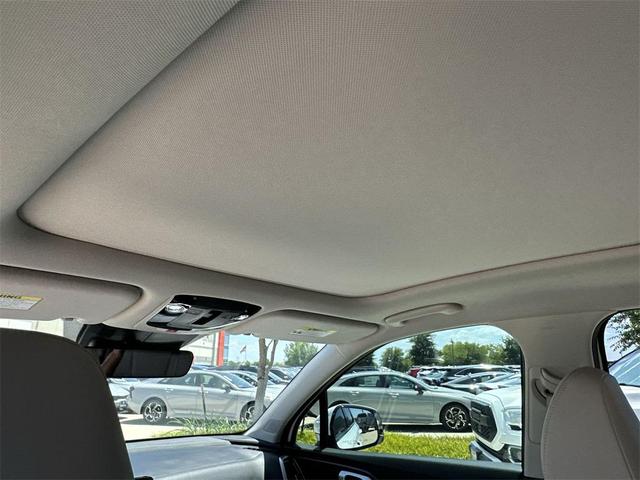 Photo of 2025 Glacial White Pearl Kia Sorento