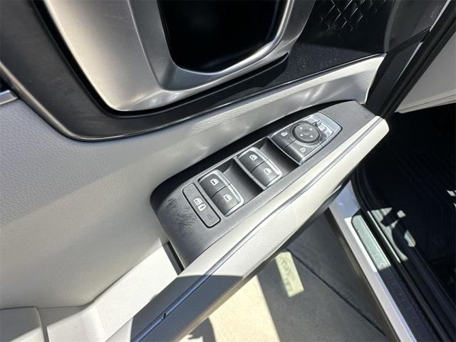 Photo of 2025 Glacial White Pearl Kia Sorento