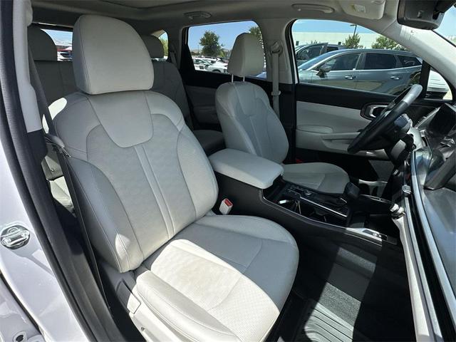 Photo of 2025 Glacial White Pearl Kia Sorento