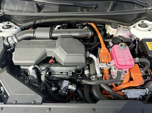 Photo of 2025 Snow White Pearl Kia Sportage Hybrid