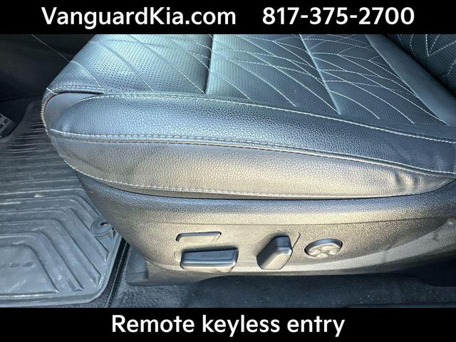Photo of 2024 Wolf Gray Kia Telluride