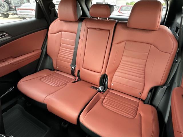 Photo of 2026 Glacial White Pearl Kia Sportage