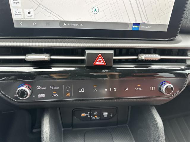 Photo of 2026 Glacial White Pearl Kia Sportage