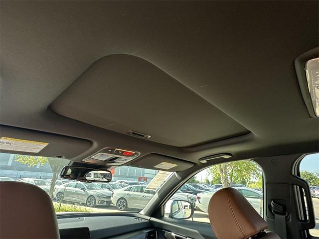 Photo of 2025 Glacial White Pearl Kia Telluride