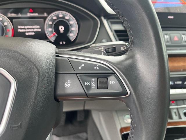 Photo of 2022 Glacier White Metallic Audi Q5