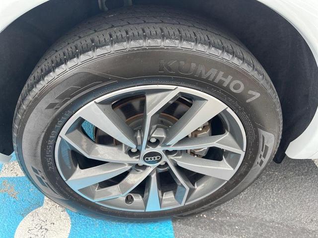 Photo of 2022 Glacier White Metallic Audi Q5