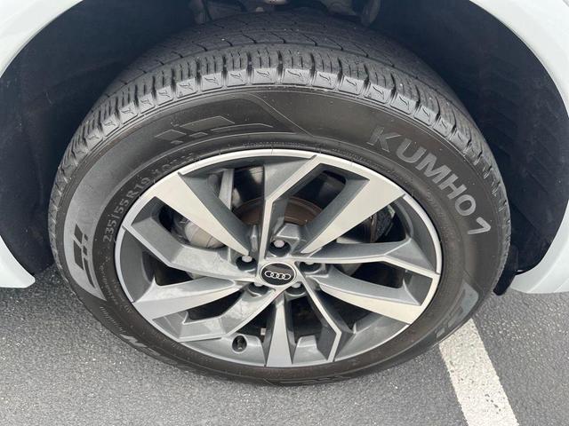 Photo of 2022 Glacier White Metallic Audi Q5