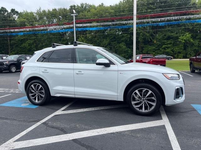 Photo of 2022 Glacier White Metallic Audi Q5