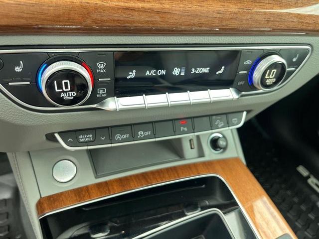 Photo of 2022 Glacier White Metallic Audi Q5
