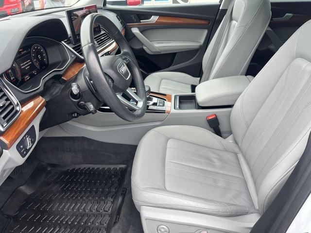 Photo of 2022 Glacier White Metallic Audi Q5