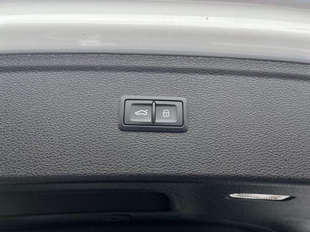 Photo of 2022 Glacier White Metallic Audi Q5