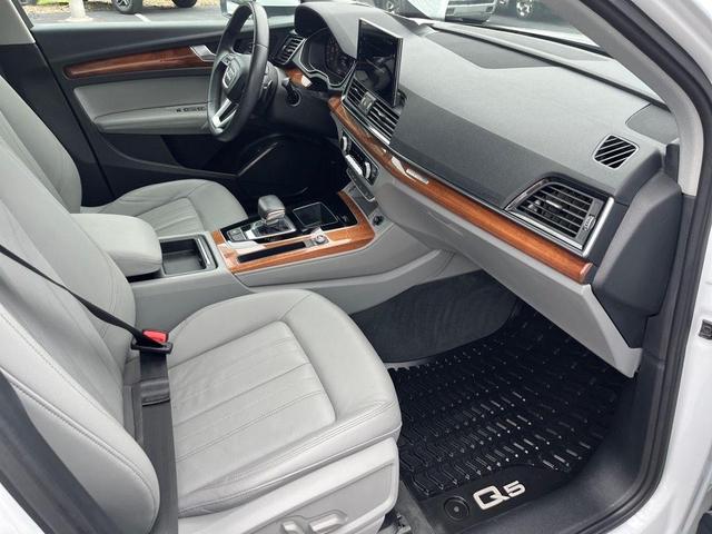 Photo of 2022 Glacier White Metallic Audi Q5