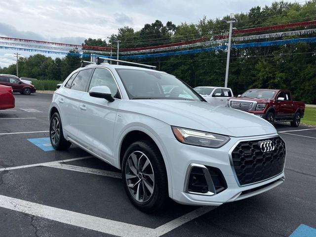 Photo of 2022 Glacier White Metallic Audi Q5