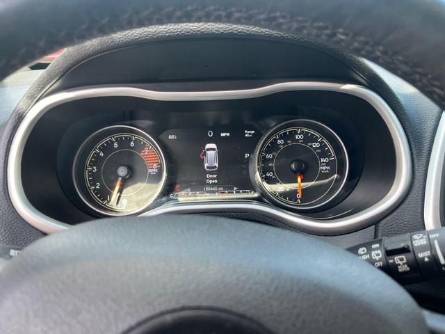 Photo of 2017 Diamond Black Jeep Cherokee