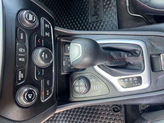 Photo of 2017 Diamond Black Jeep Cherokee