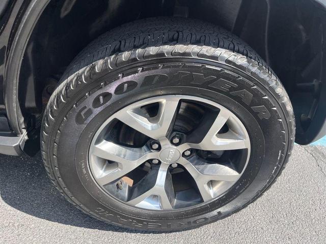 Photo of 2017 Diamond Black Jeep Cherokee