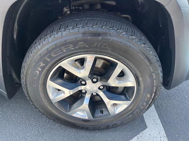 Photo of 2017 Diamond Black Jeep Cherokee