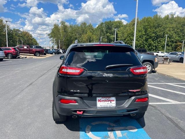 Photo of 2017 Diamond Black Jeep Cherokee