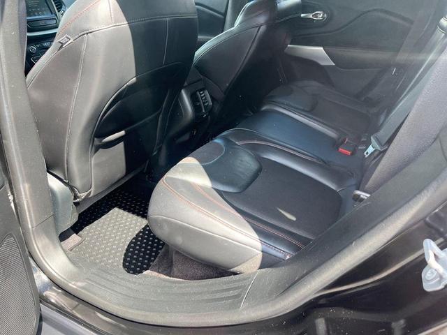 Photo of 2017 Diamond Black Jeep Cherokee