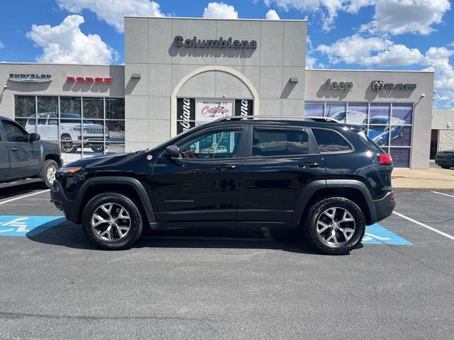 Photo of 2017 Diamond Black Jeep Cherokee