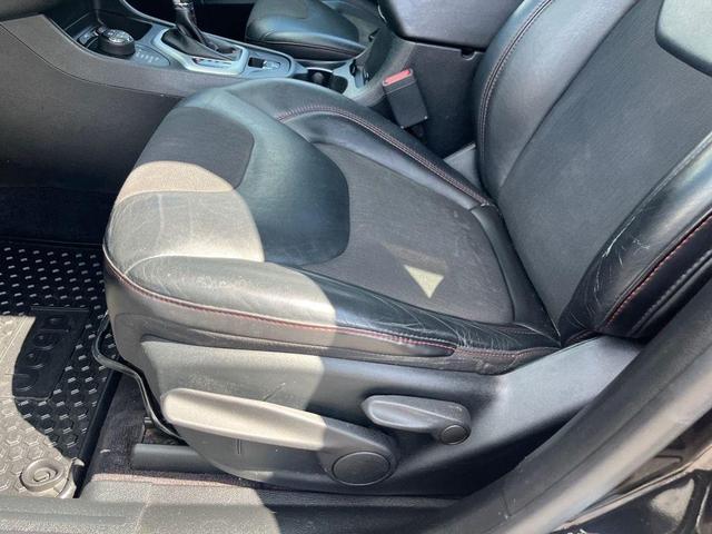 Photo of 2017 Diamond Black Jeep Cherokee