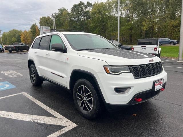 Photo of 2017 Bright White Clearcoat Jeep Grand Cherokee
