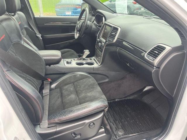 Photo of 2017 Bright White Clearcoat Jeep Grand Cherokee