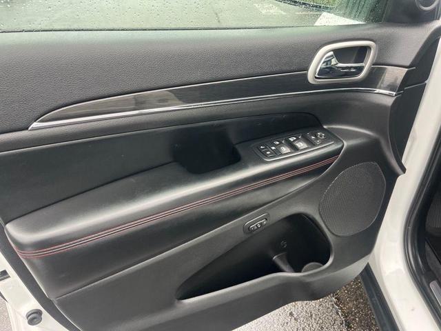 Photo of 2017 Bright White Clearcoat Jeep Grand Cherokee