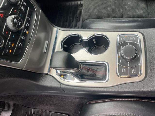 Photo of 2017 Bright White Clearcoat Jeep Grand Cherokee